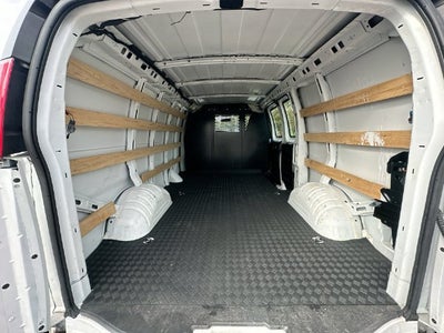 2025 Chevrolet Express Cargo WT