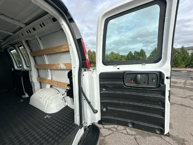 2025 Chevrolet Express Cargo WT