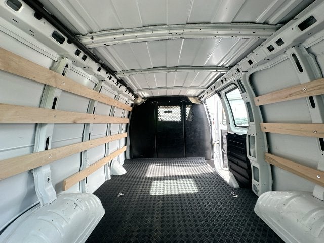 2025 Chevrolet Express Cargo WT