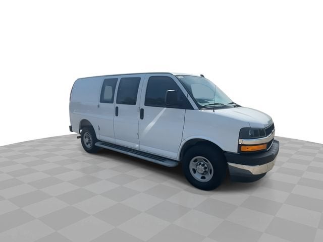 2025 Chevrolet Express Cargo WT