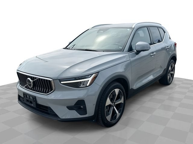 2025 Volvo XC40 B5 Plus Bright Theme