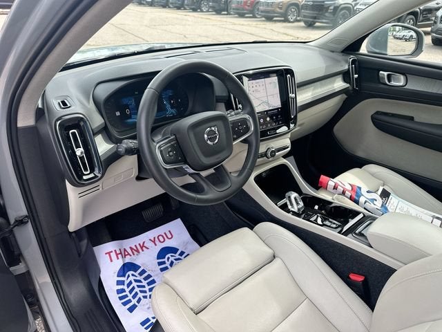 2025 Volvo XC40 B5 Plus Bright Theme