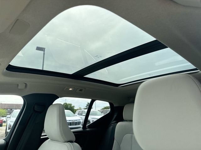 2025 Volvo XC40 B5 Plus Bright Theme