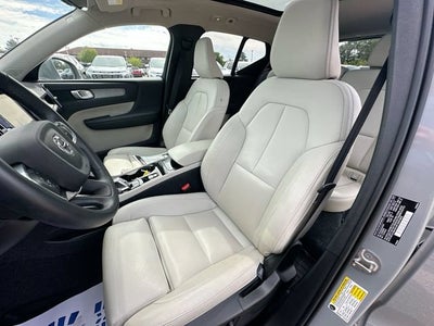 2025 Volvo XC40 B5 Plus Bright Theme