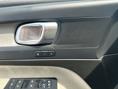 2025 Volvo XC40 B5 Plus Bright Theme