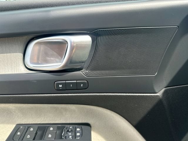 2025 Volvo XC40 B5 Plus Bright Theme