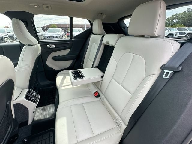 2025 Volvo XC40 B5 Plus Bright Theme