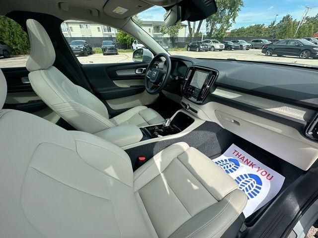 2025 Volvo XC40 B5 Plus Bright Theme