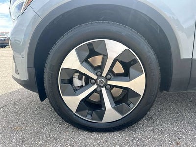2025 Volvo XC40 B5 Plus Bright Theme