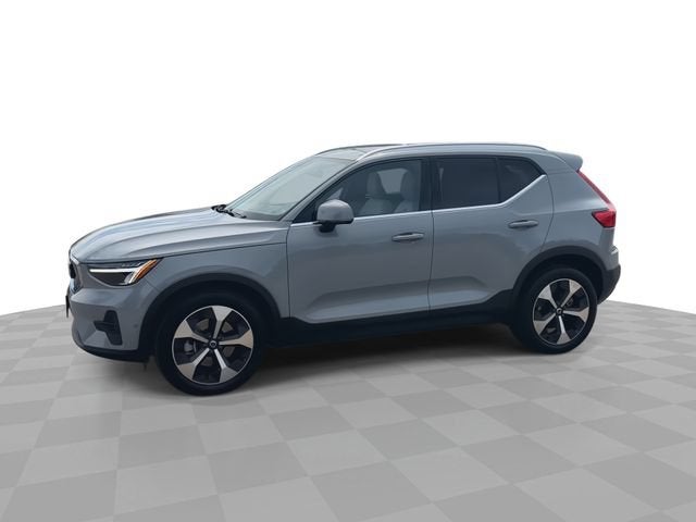 2025 Volvo XC40 B5 Plus Bright Theme