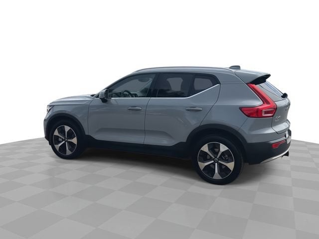 2025 Volvo XC40 B5 Plus Bright Theme