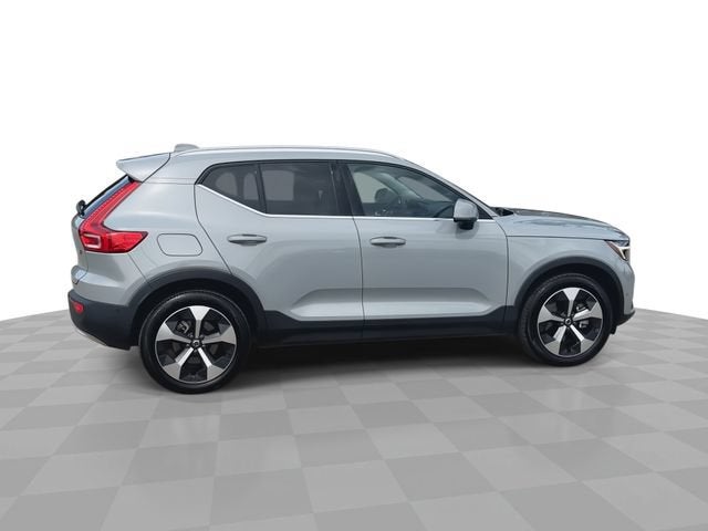2025 Volvo XC40 B5 Plus Bright Theme