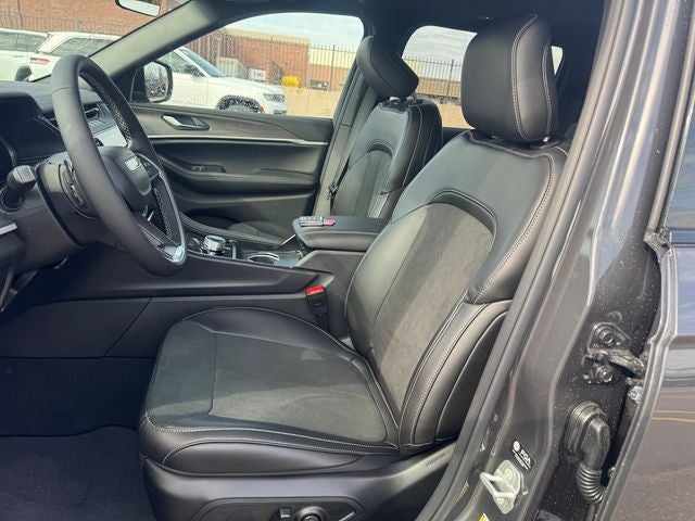 2026 Jeep Grand Cherokee Altitude